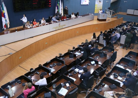 Em Manaus, gastos de vereadores com publicidade ultrapassa R$ 1 milhão