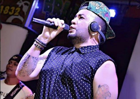 Samba e pagode agitam a tarde no Moai Restobar