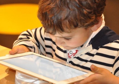 Novas tecnologias mudam modelo para alfabetizar crianças