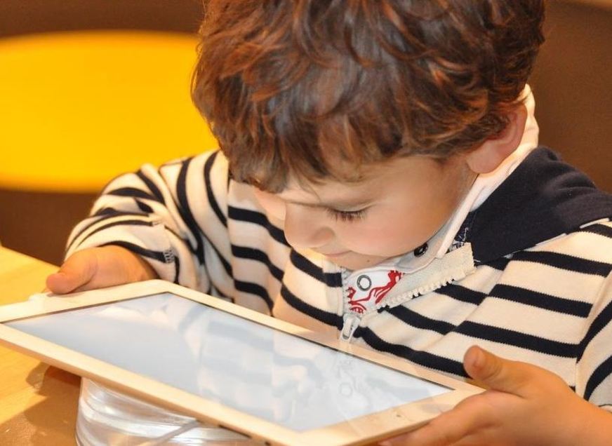 Novas tecnologias mudam modelo para alfabetizar crianças