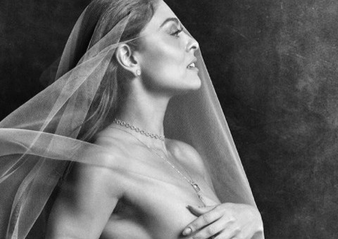 Mãe de dois, Juliana Paes posa poderosíssima em ensaio nu  