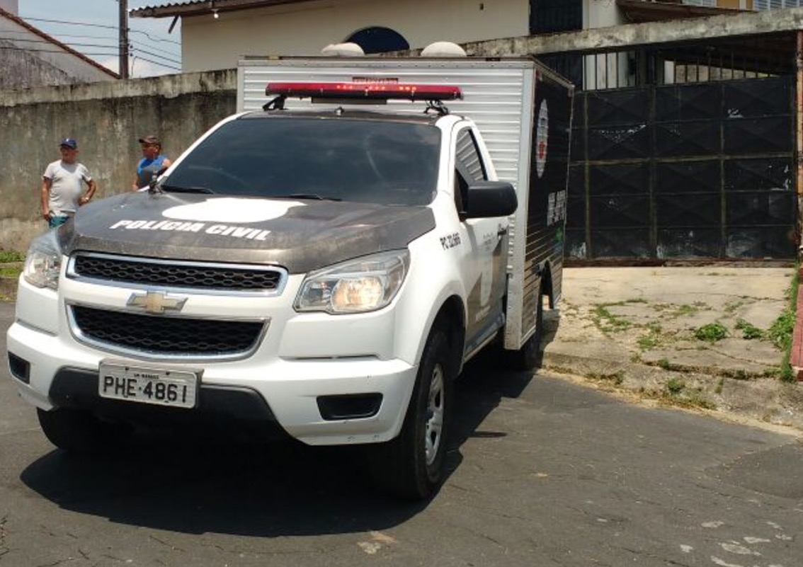 Em Manaus, corpo de homem é encontrado em decomposição no quintal de casa 