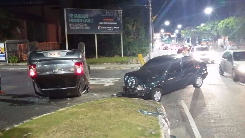 5 pessoas ficam feridas após colisão de carros em Manaus