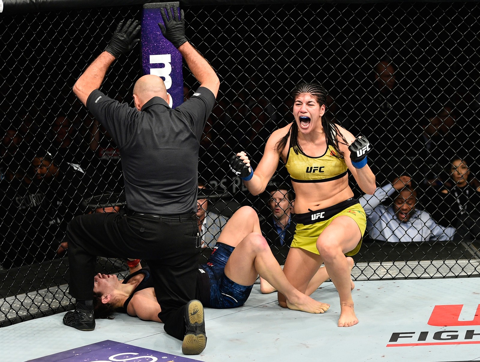 Manauara surpreende ao finalizar americana no UFC 215