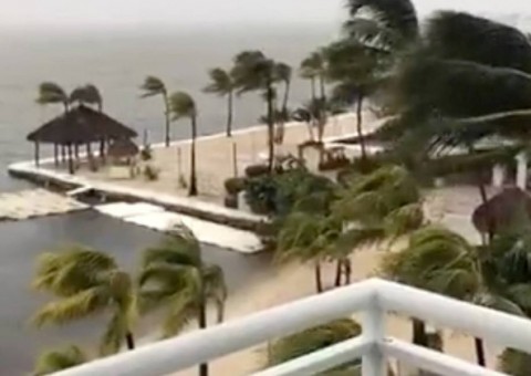 O olho do furacão Irma já atinge as ilhas do sul da Flórida  