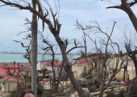 Temer é criticado após sobreviventes brasileiros de furacão ficarem sem resgate 