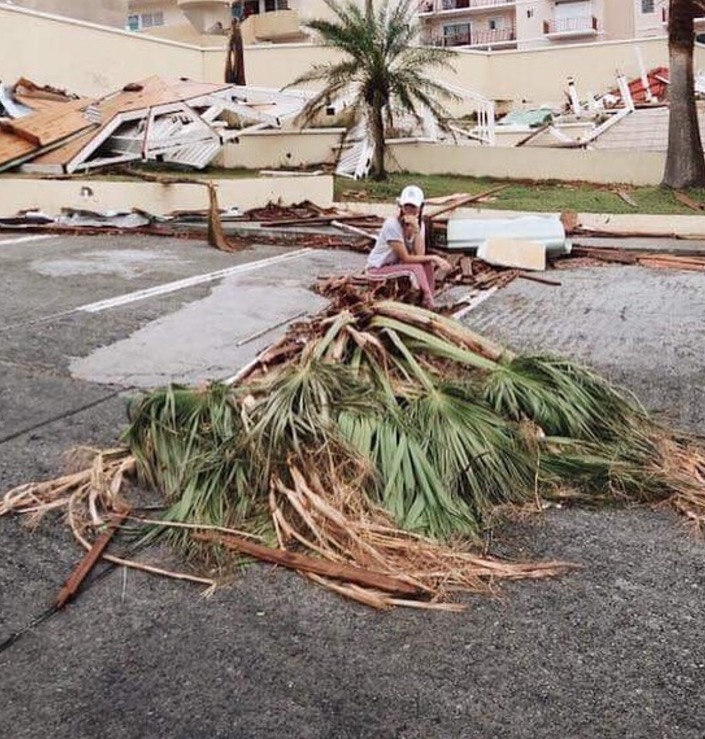 Youtuber brasileira relata momentos de terror de sobreviventes não resgatados após furacão 