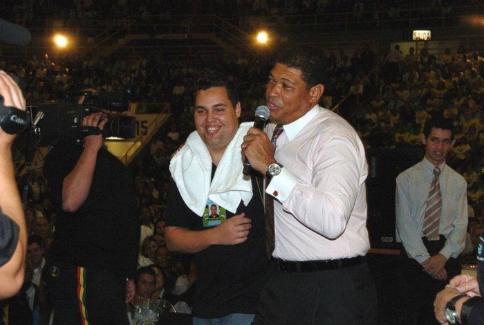 Jornalista processa pastor Valdemiro Santiago e pede R$ 48 milhões