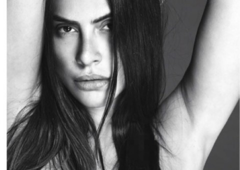 Cleo Pires aparece sexy de topless em foto divulgada na web