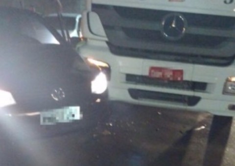 Bebê de 3 meses é arremessado para fora de carro durante colisão em Manaus