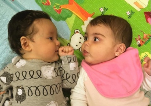 Yanna Lavigne encanta seguidores ao mostrar foto fofa da filha e da sobrinha juntas