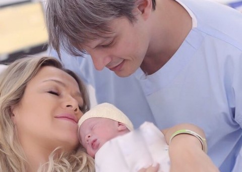Luciano Huck e mais famosos parabenizam Eliana pelo nascimento da filha