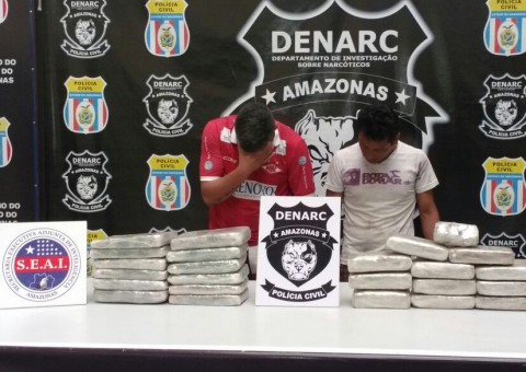 Cozinheiro e suspeito de homicídio são presos com 23 kg de drogas em Manaus