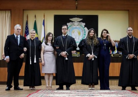 Primeiros aprovados no concurso público para juiz do TJAM tomam posse 