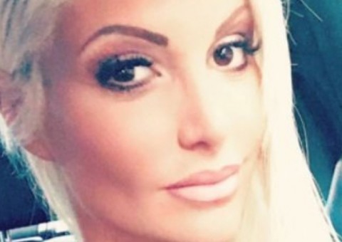 Mulher tira quatro costelas e resultado bizarro chama atenção na web 