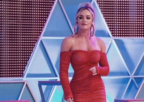 Recém-separada, Juju Salimeni posa nua na web