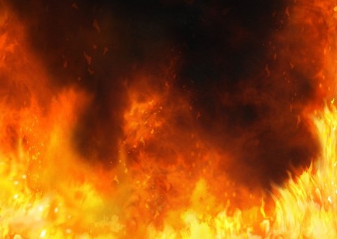 Após brigar feio com irmão, jovem incendeia casa da família em Manaus