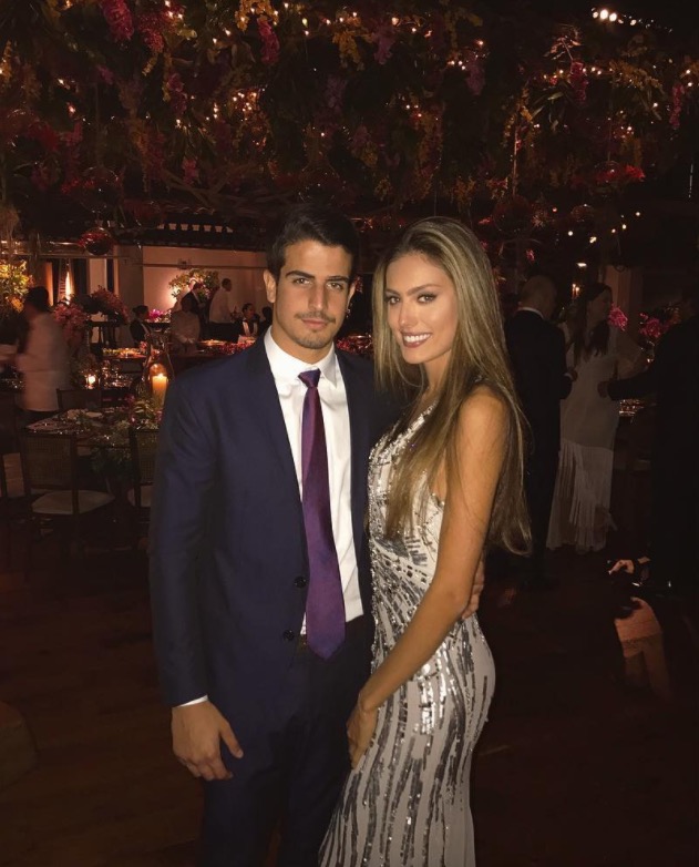 Namorada bilionária de Enzo Celulari mostra corpão durante viagem romântica