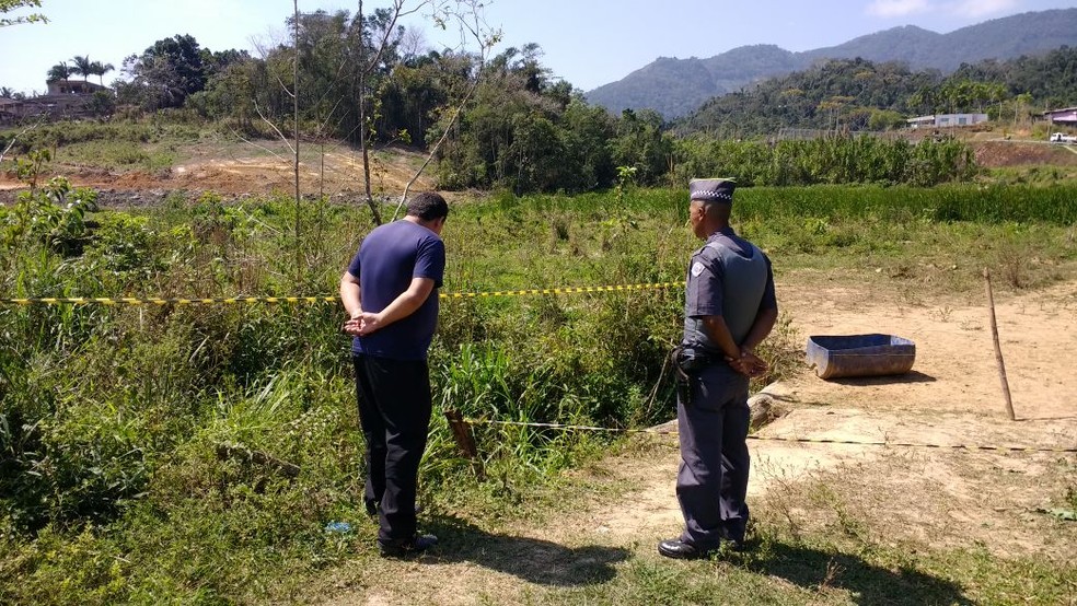 Após esconder gravidez, adolescente joga filho recém-nascido em rio