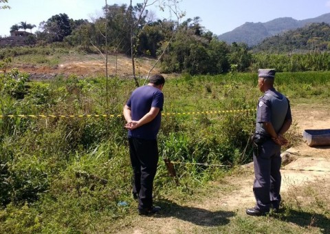 Após esconder gravidez, adolescente joga filho recém-nascido em rio
