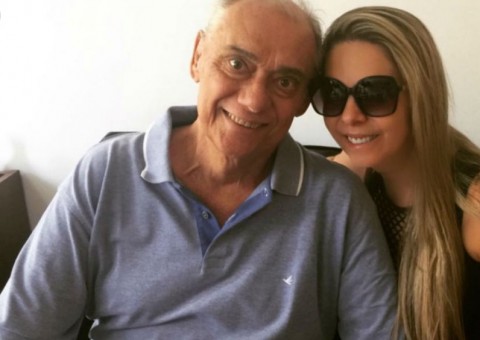 Namorada de Marcelo Rezende pede a Deus após ele ser internado às pressas