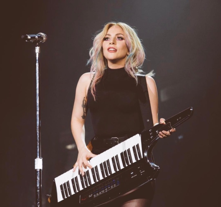 Doente, Lady Gaga pede desculpas por cancelar apresentação no Rock in Rio