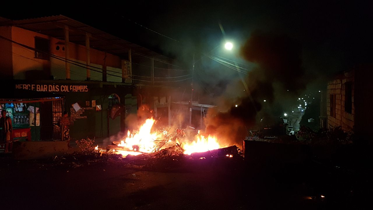 Três dias após temporal, manifestações por falta de energia continuam em Manaus
