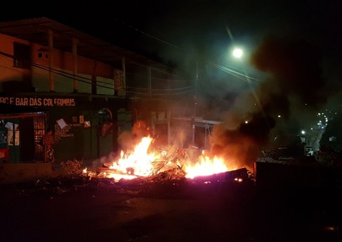 Três dias após temporal, manifestações por falta de energia continuam em Manaus