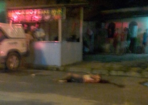 Em Manaus, jovem é assassinado com 12 tiros enquanto consertava carro em rua