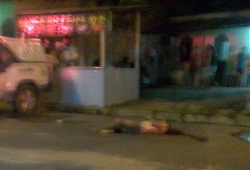 Em Manaus, jovem é assassinado com 12 tiros enquanto consertava carro em rua