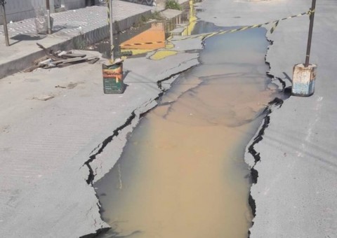 Obra da Manaus Ambiental transforma ruas em rios e deixa tráfego caótico na Cidade Nova