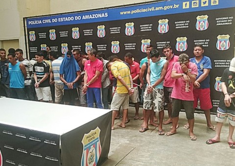 Suposto líder do tráfico e mais 40 pessoas são presas durante operação policial em Manaus