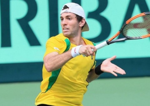 Brasileiro pode ser punido por gesto discriminatório em partida de tênis contra japonês 