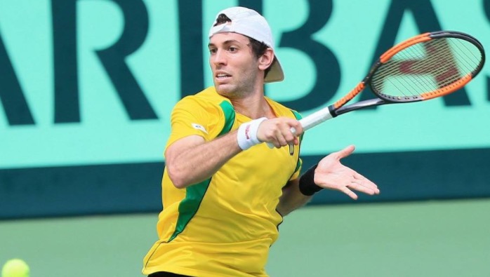 Brasileiro pode ser punido por gesto discriminatório em partida de tênis contra japonês 