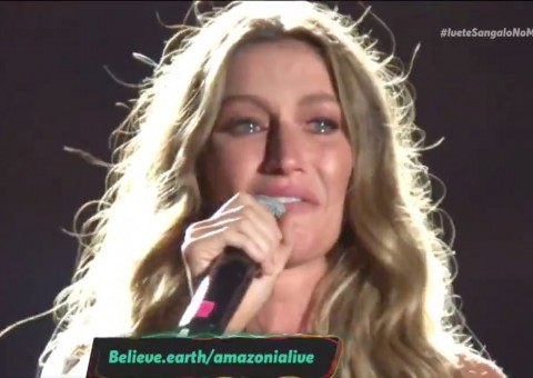 Gisele Bündchen cai no choro na abertura do Rock in Rio e canta 'Imagine' com Ivete