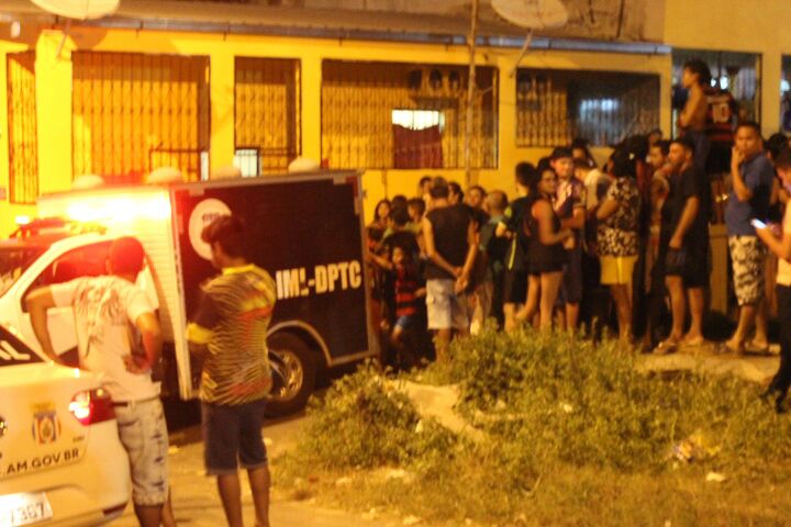 Bandidos invadem casa, colocam família de joelhos e matam irmãos a tiros em Manaus