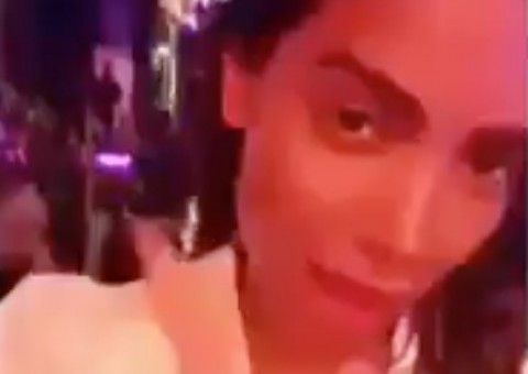  Anitta é debochada por grupo de gringas em boate nos EUA e algo inesperado acontece