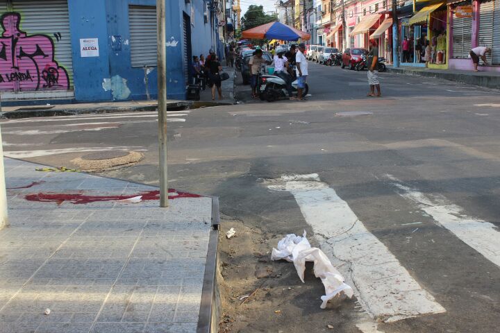 Corpo de homem é encontrado com faca cravada no tórax em Manaus