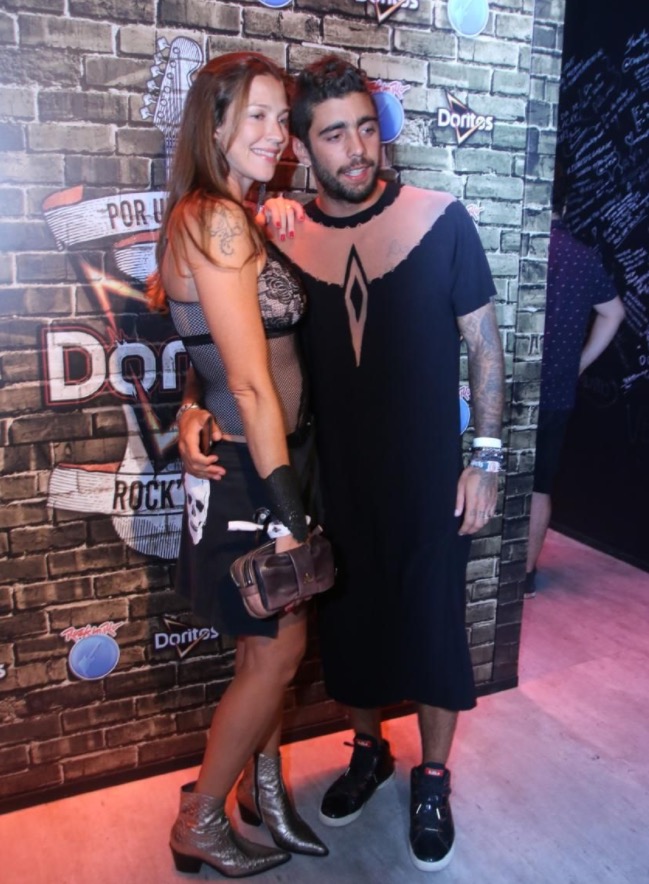  Pedro Scooby vai de vestido ao Rock in Rio e Luana Piovani usa lingerie: 'eu vim de pu**'