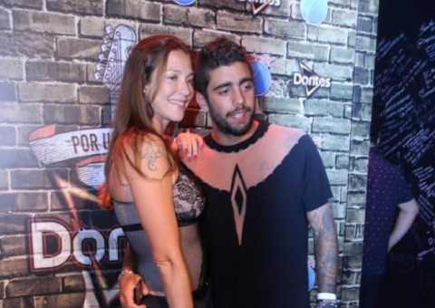  Pedro Scooby vai de vestido ao Rock in Rio e Luana Piovani usa lingerie: 'eu vim de pu**'
