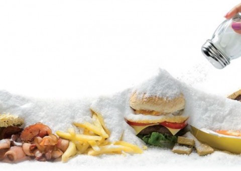 Alimentos com excesso de sódio podem trazer riscos para a saúde 