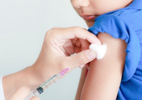 Campanha de multivacinação imuniza crianças e adolescentes em todo o país