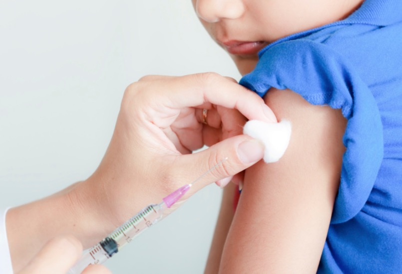 Campanha de multivacinação imuniza crianças e adolescentes em todo o país