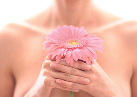 Campanha usa tatuagem para reconstruir mamilos e devolver autoestima a mulheres