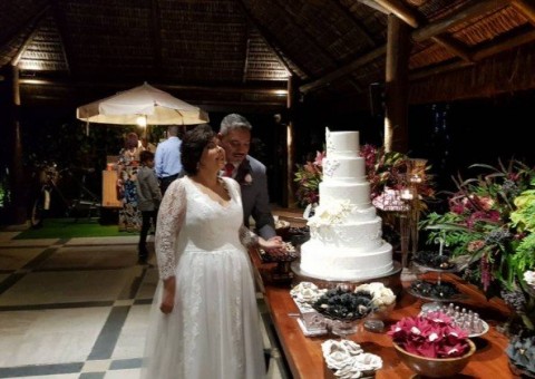 Mulher que luta contra câncer sem cura realiza sonho de se casar 