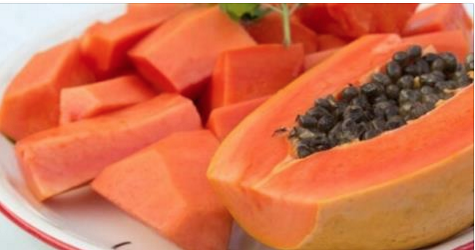 Saiba o que uma fatia de mamão pode causar na sua saúde se comer todos os dias