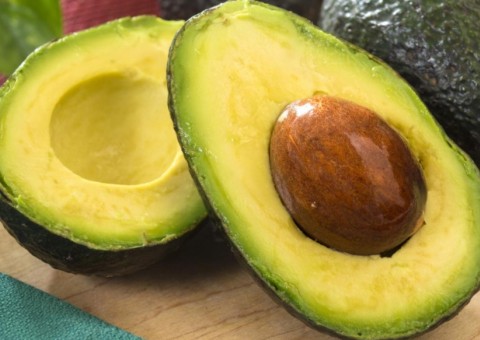 Pesquisa aponta benefícios do Abacate para saúde do coração e pressão arterial. Conheça  
