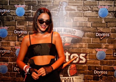 Bruna Marquezine recebe cantada de modelo e se irrita no Rock in Rio