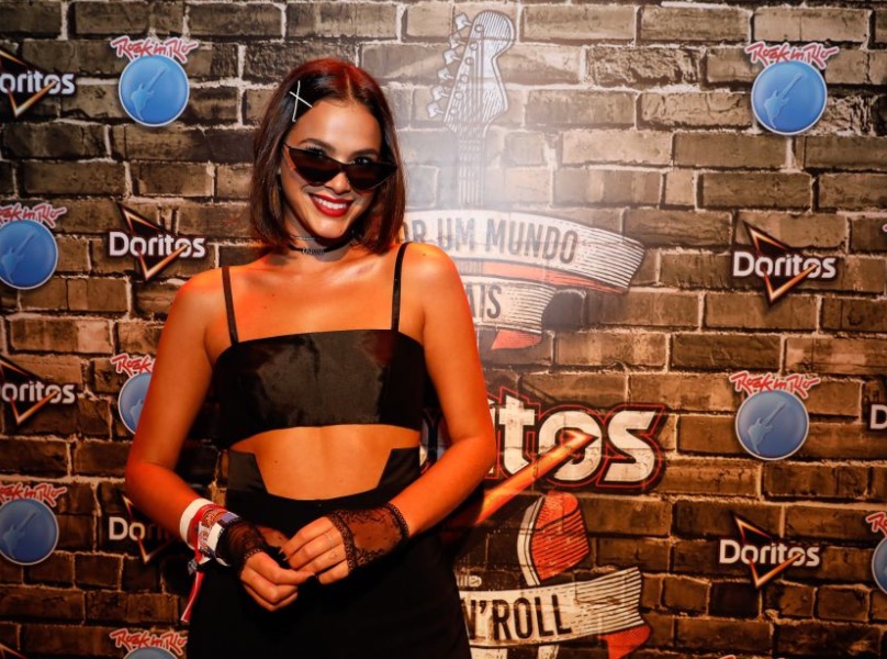 Bruna Marquezine recebe cantada de modelo e se irrita no Rock in Rio