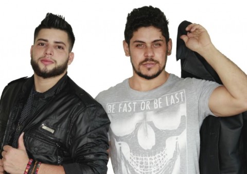  Dupla Allan e Renato agita segunda do Axerito com sertanejo universitário